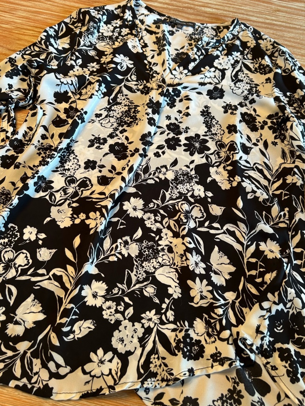 Adrianna Papell Black and White Floral V-Neck Top